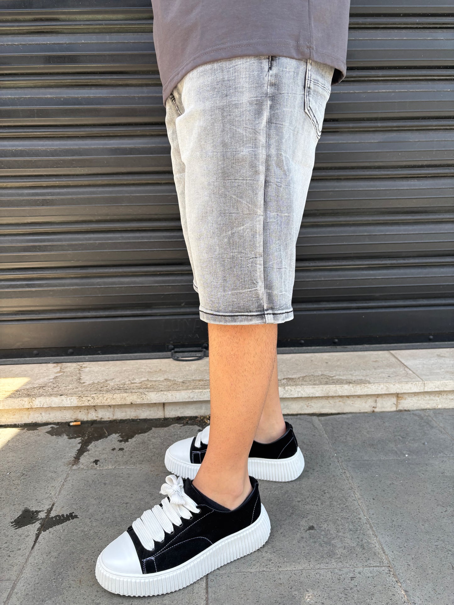 Pantaloncino di jeans grigio