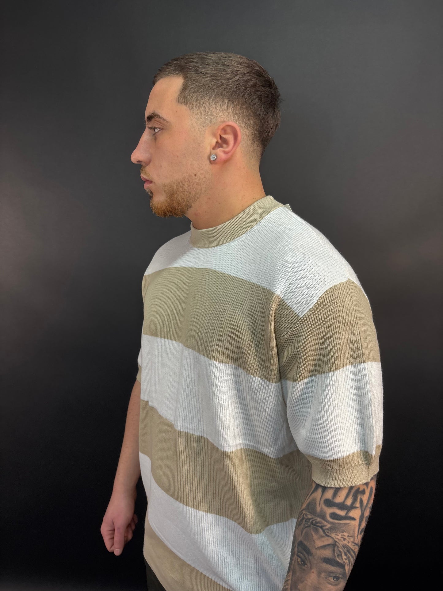 Maglia a righe beige e bianca