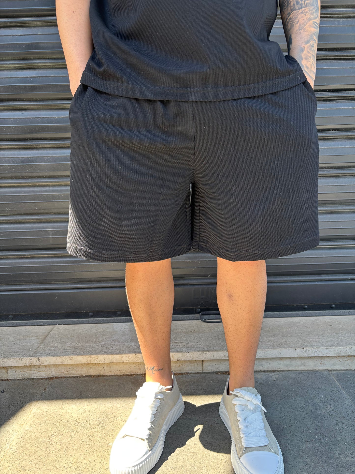 Completo polo e pantaloncino nero