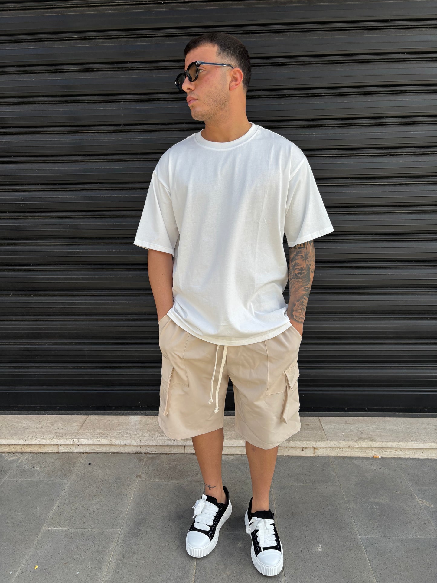 Pantaloncino beige con cargo