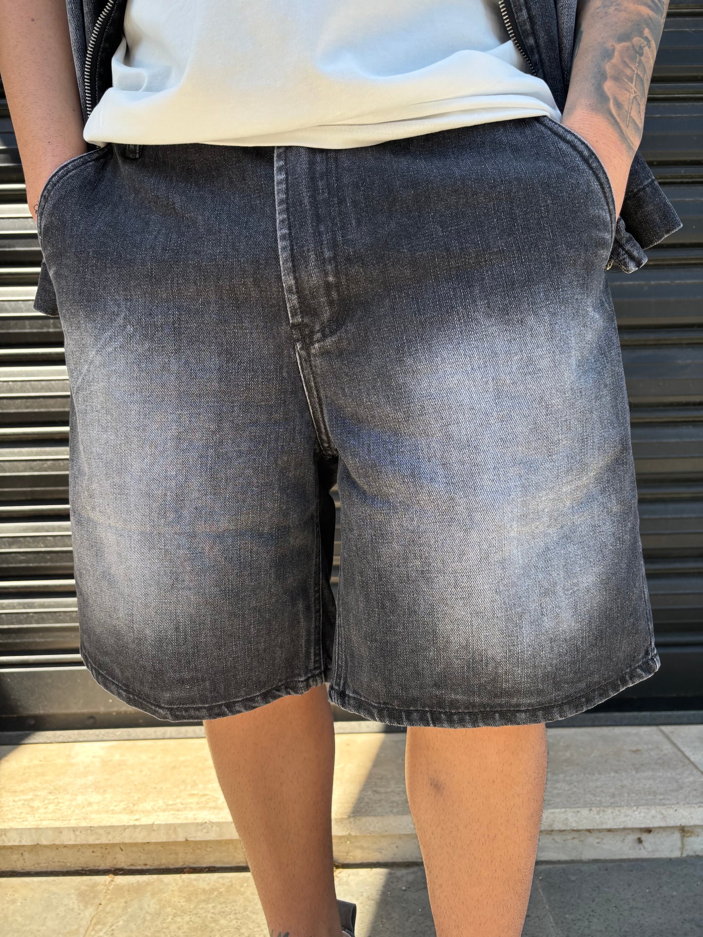 Completo corto in jeans nero scuro
