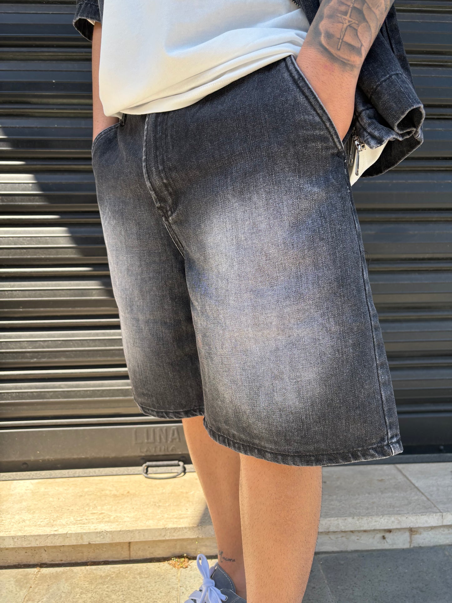 Completo corto in jeans nero scuro