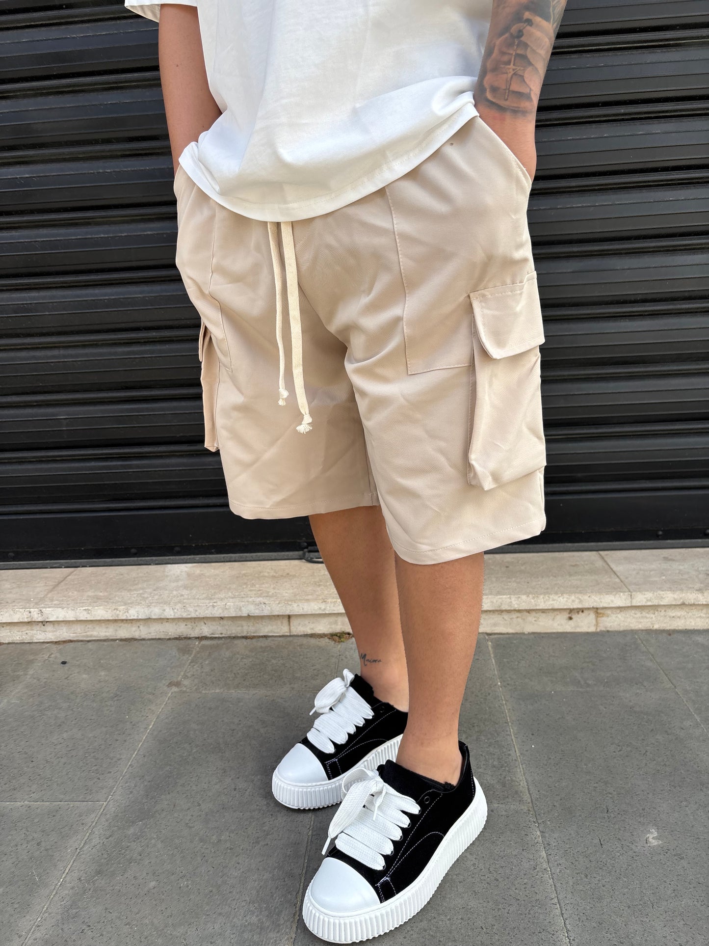 Pantaloncino beige con cargo