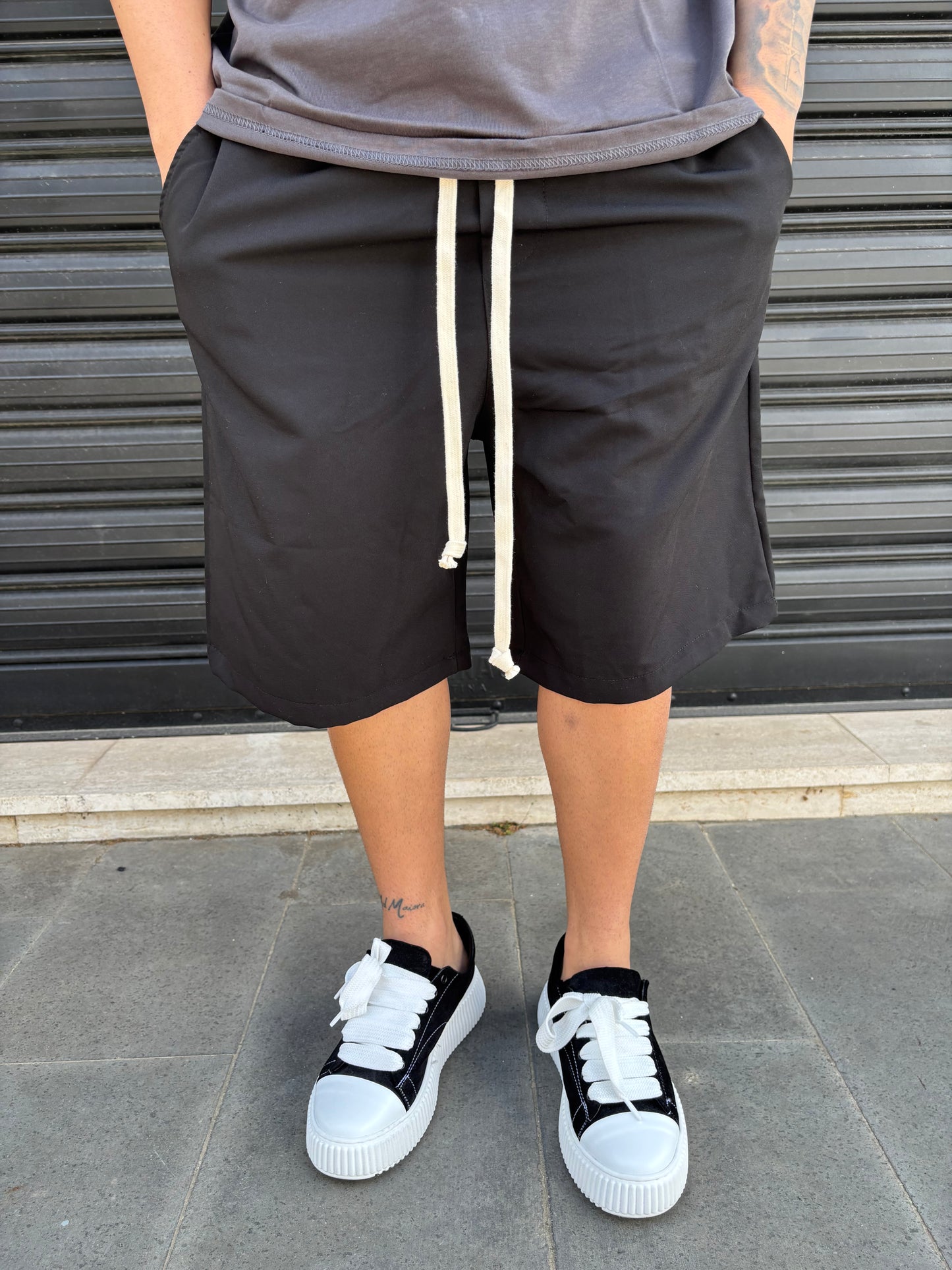 Pantaloncino nero classico