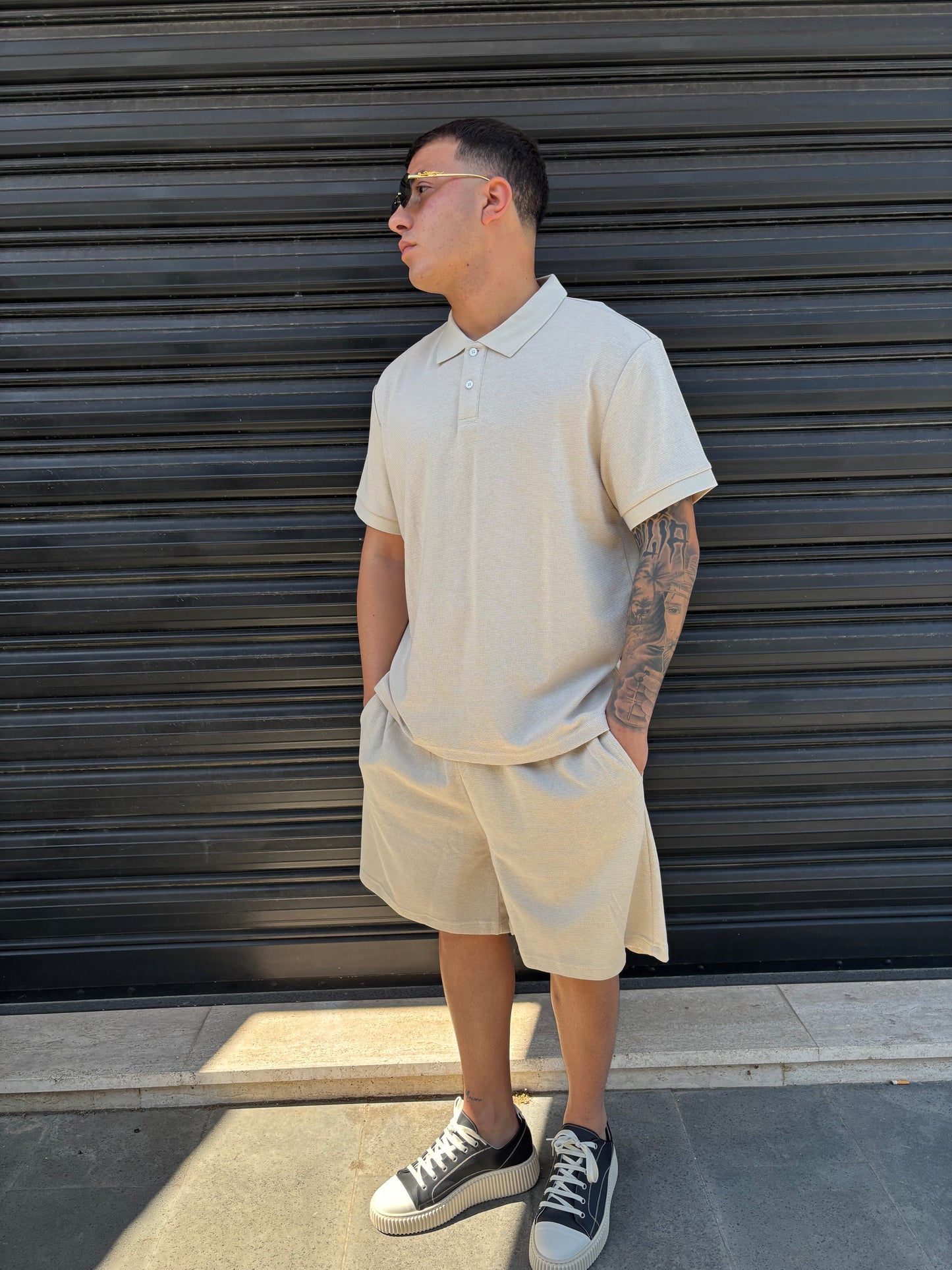 Completo polo e pantaloncino beige