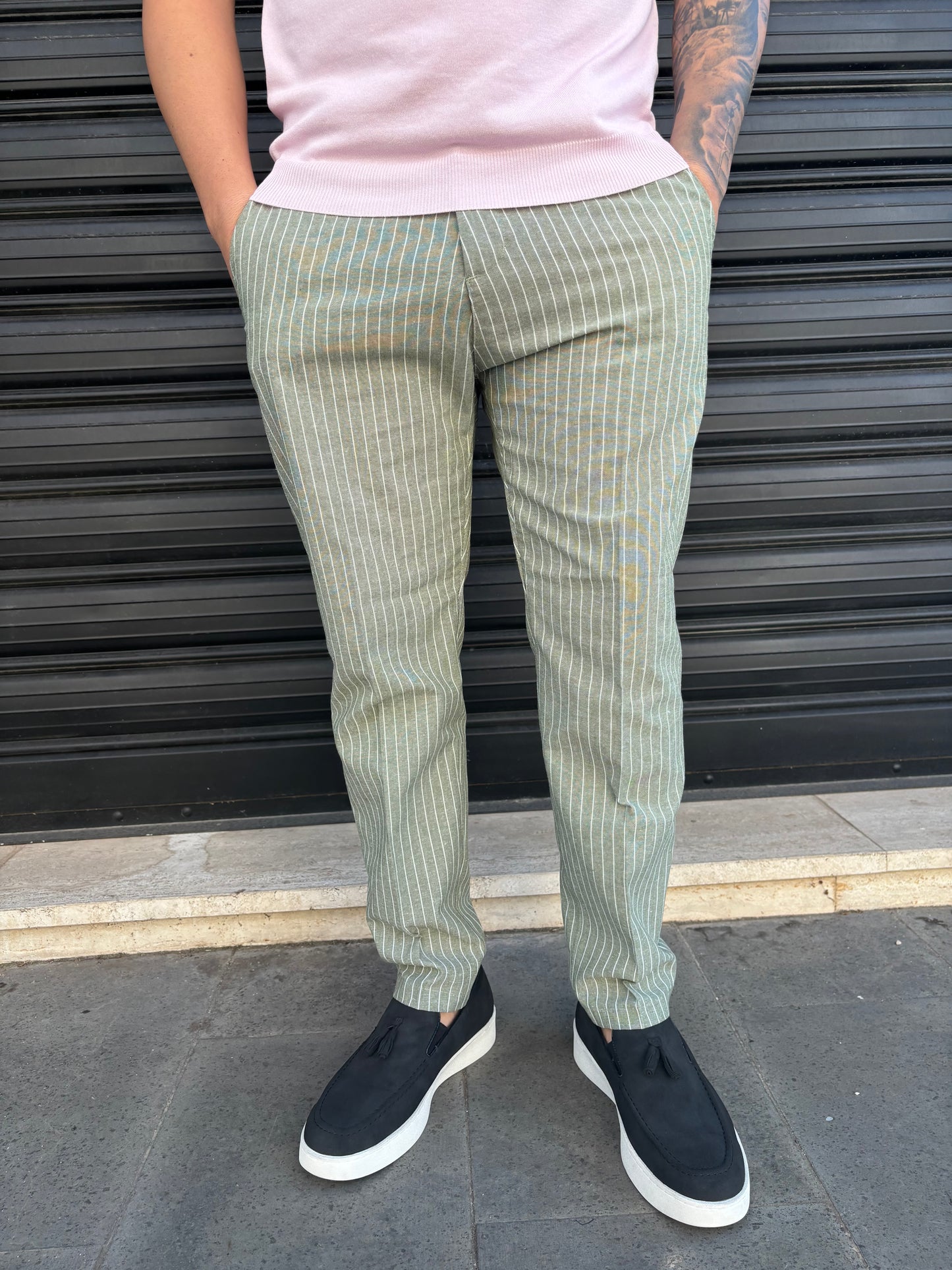 Pantalone a righe verde e bianco