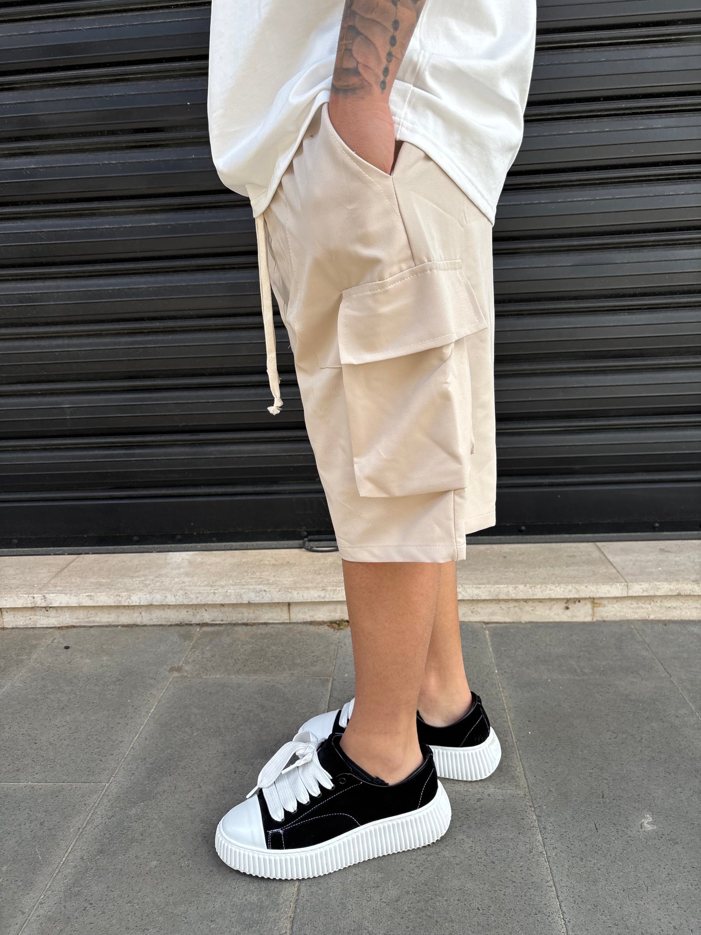 Pantaloncino beige con cargo