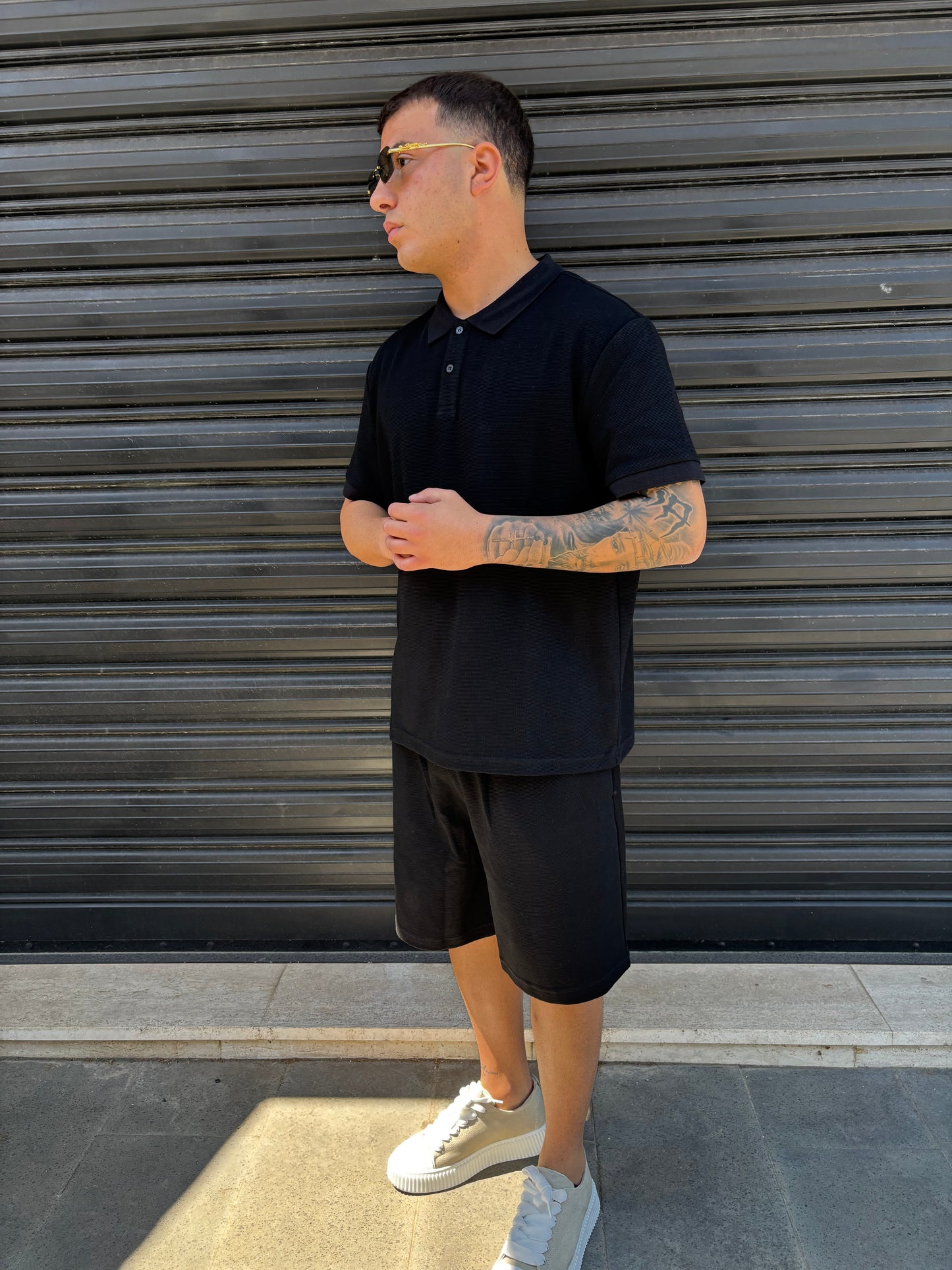 Completo polo e pantaloncino nero