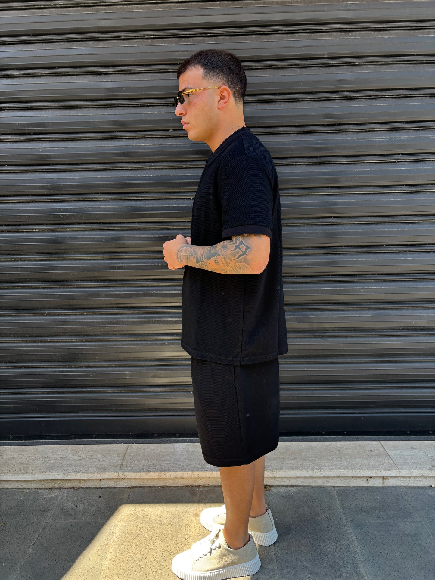 Completo polo e pantaloncino nero