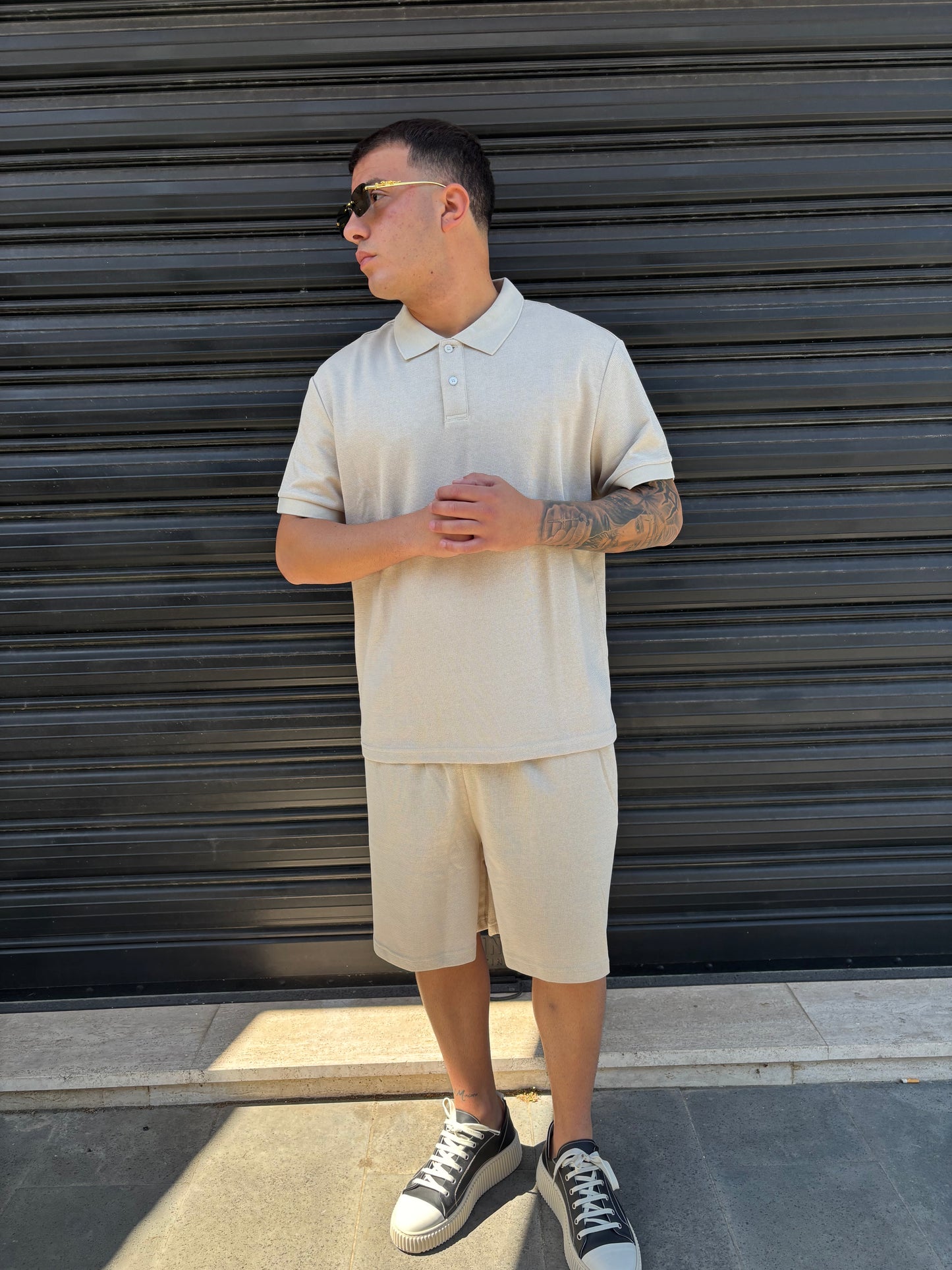 Completo polo e pantaloncino beige