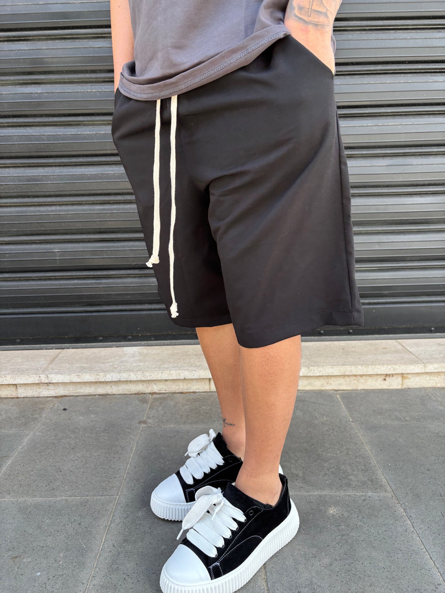 Pantaloncino nero classico