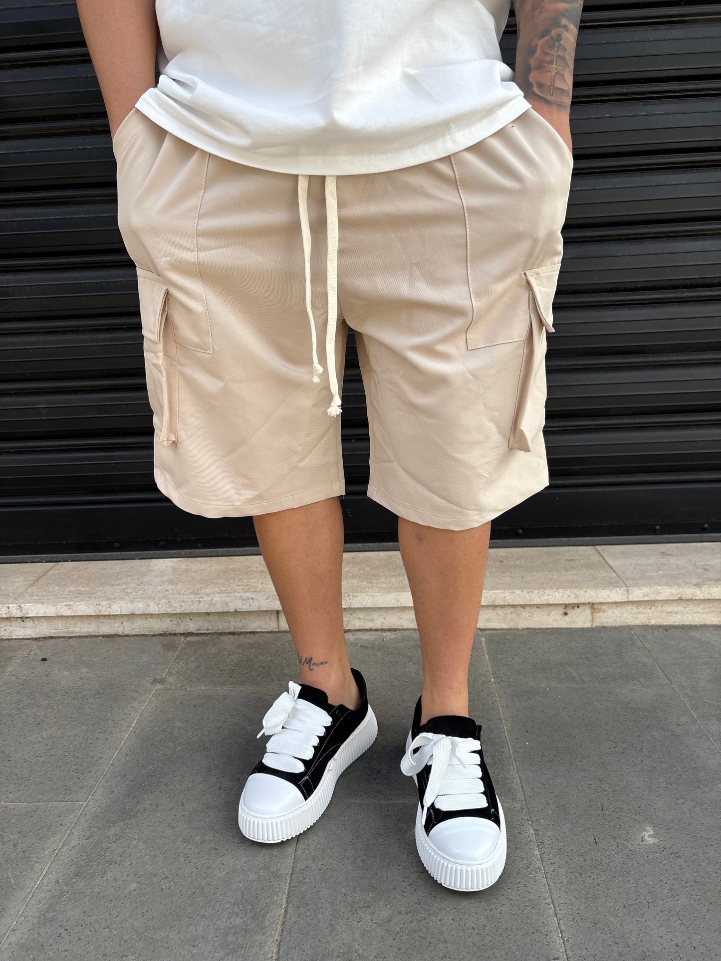 Pantaloncino beige con cargo