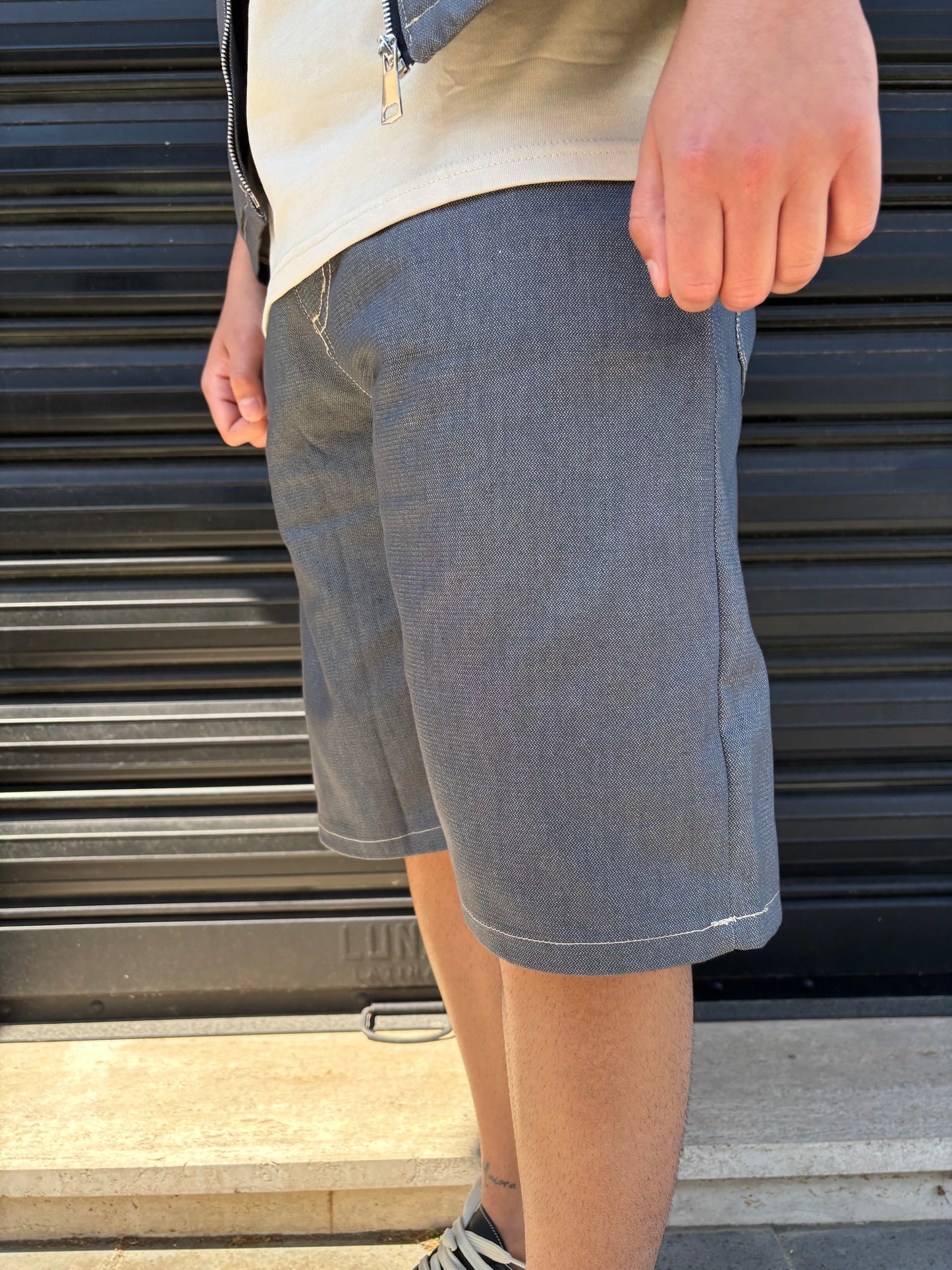 Completo corto in jeans grigio chiaro
