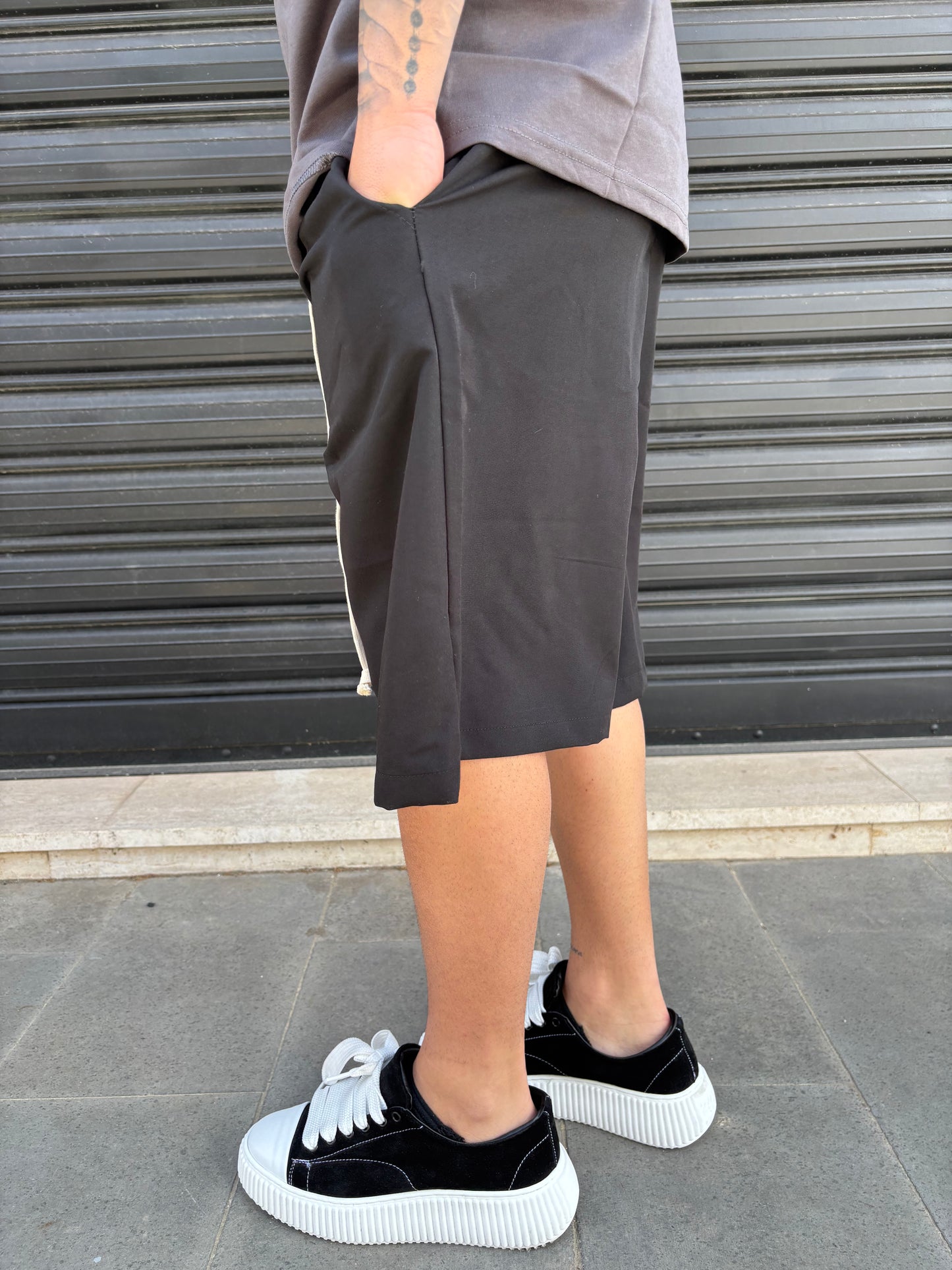Pantaloncino nero classico