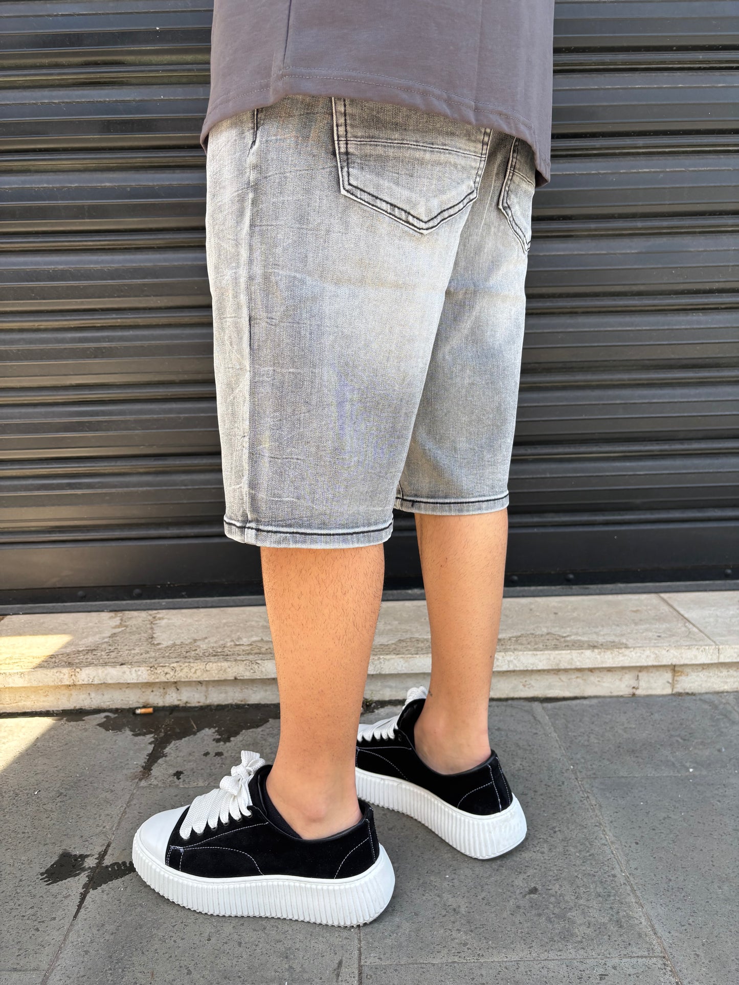 Pantaloncino di jeans grigio