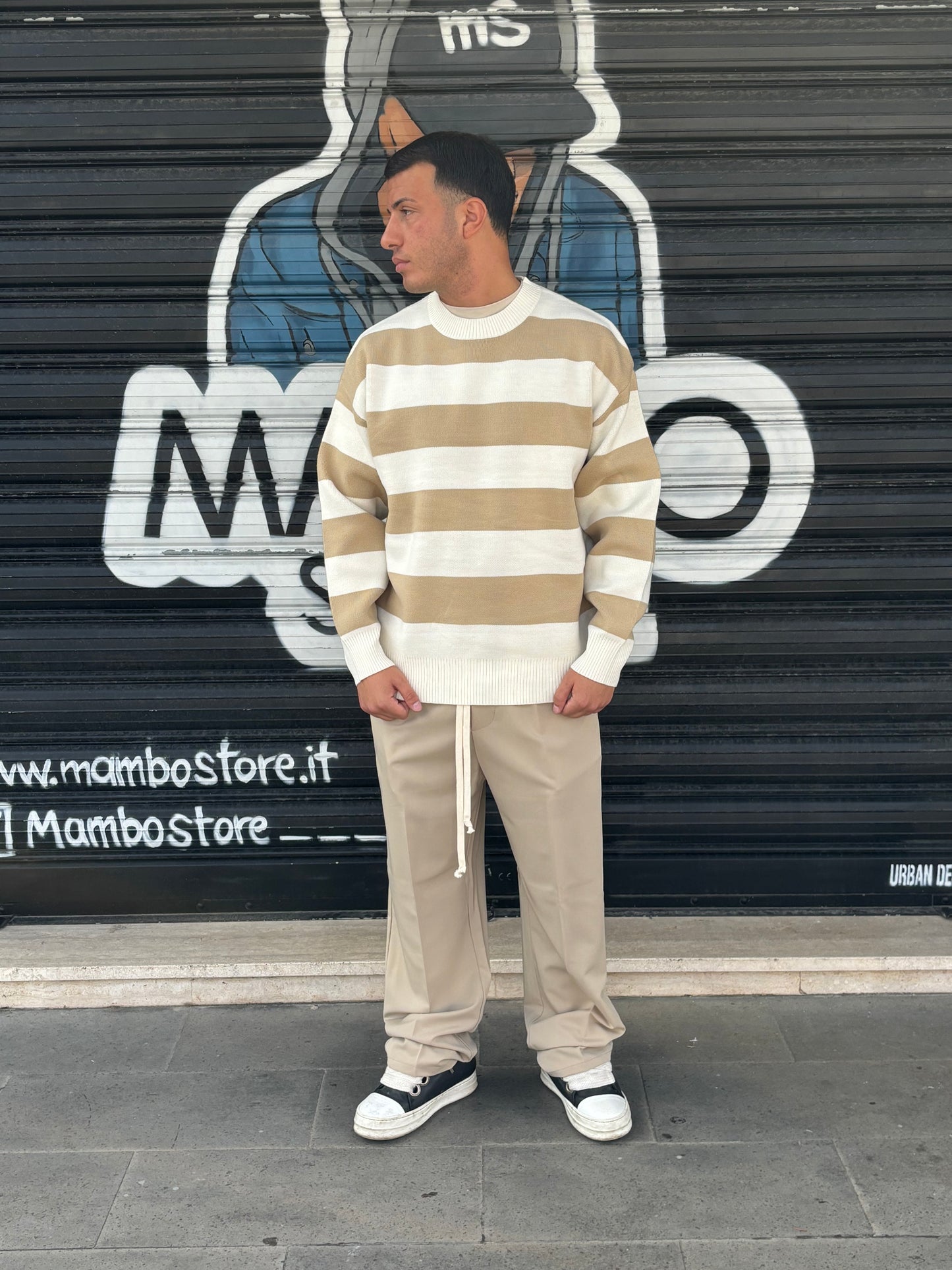 Maglione a righe beige e bianco