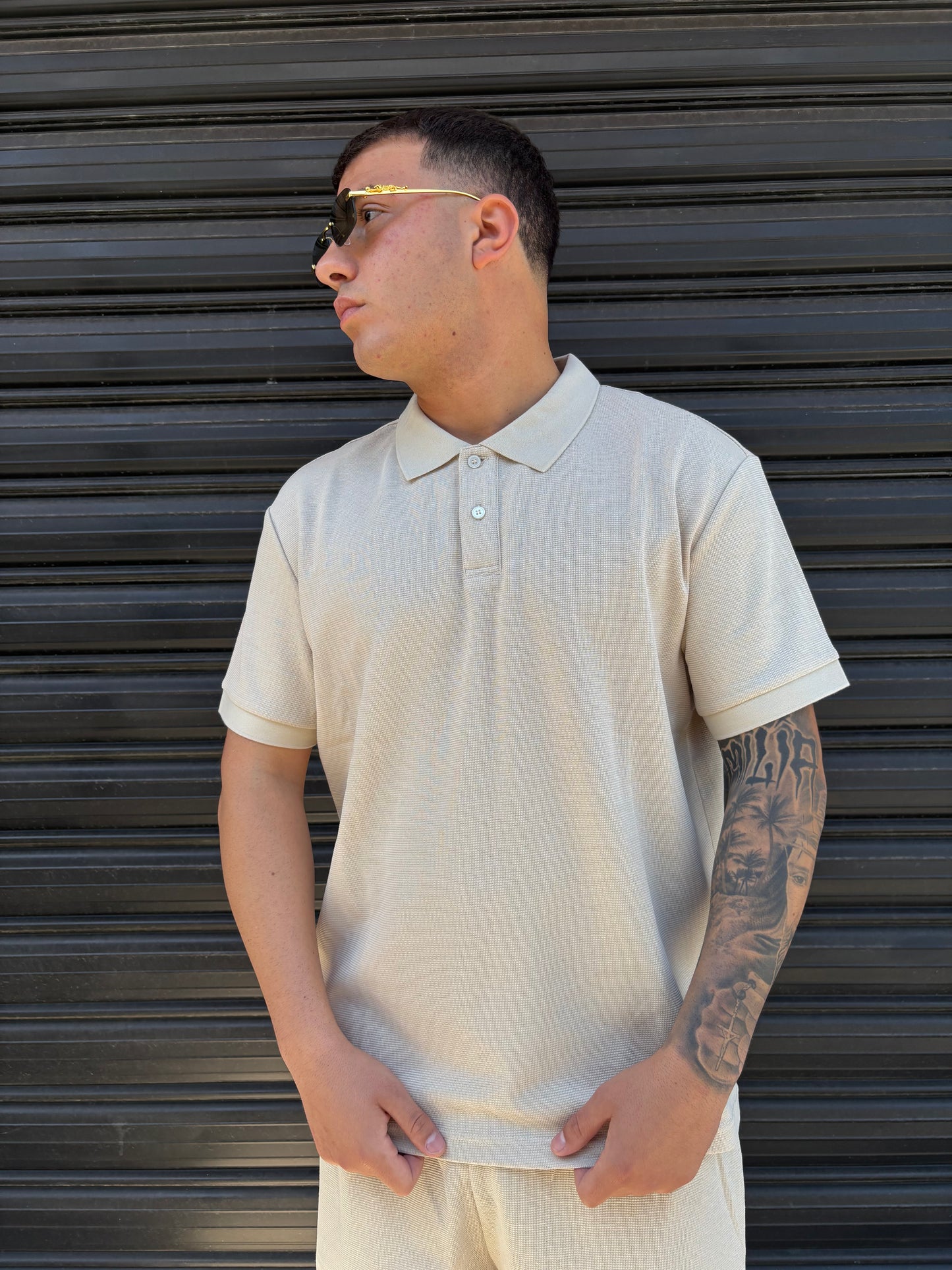 Completo polo e pantaloncino beige