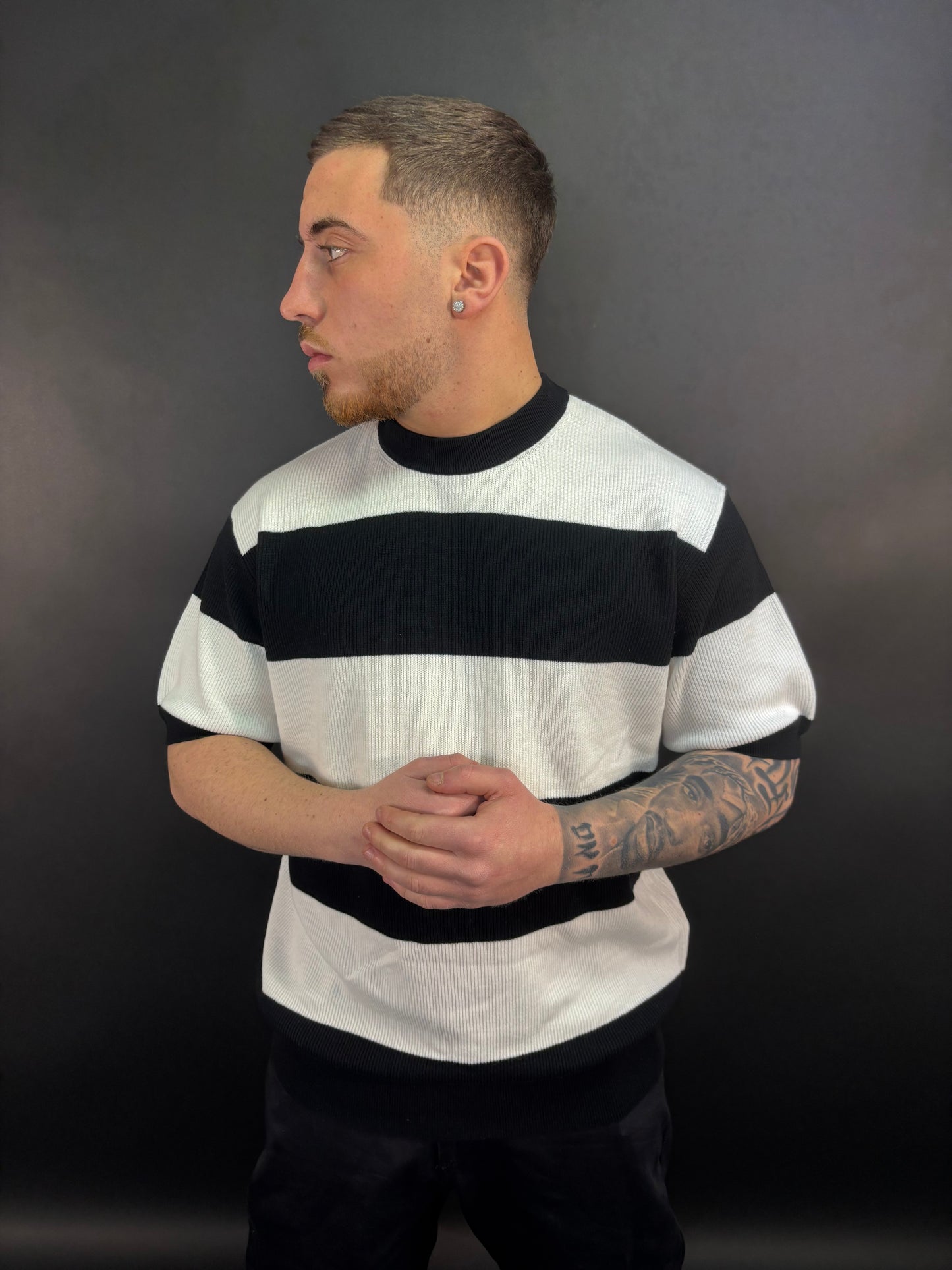 Maglia a righe bianca e nera
