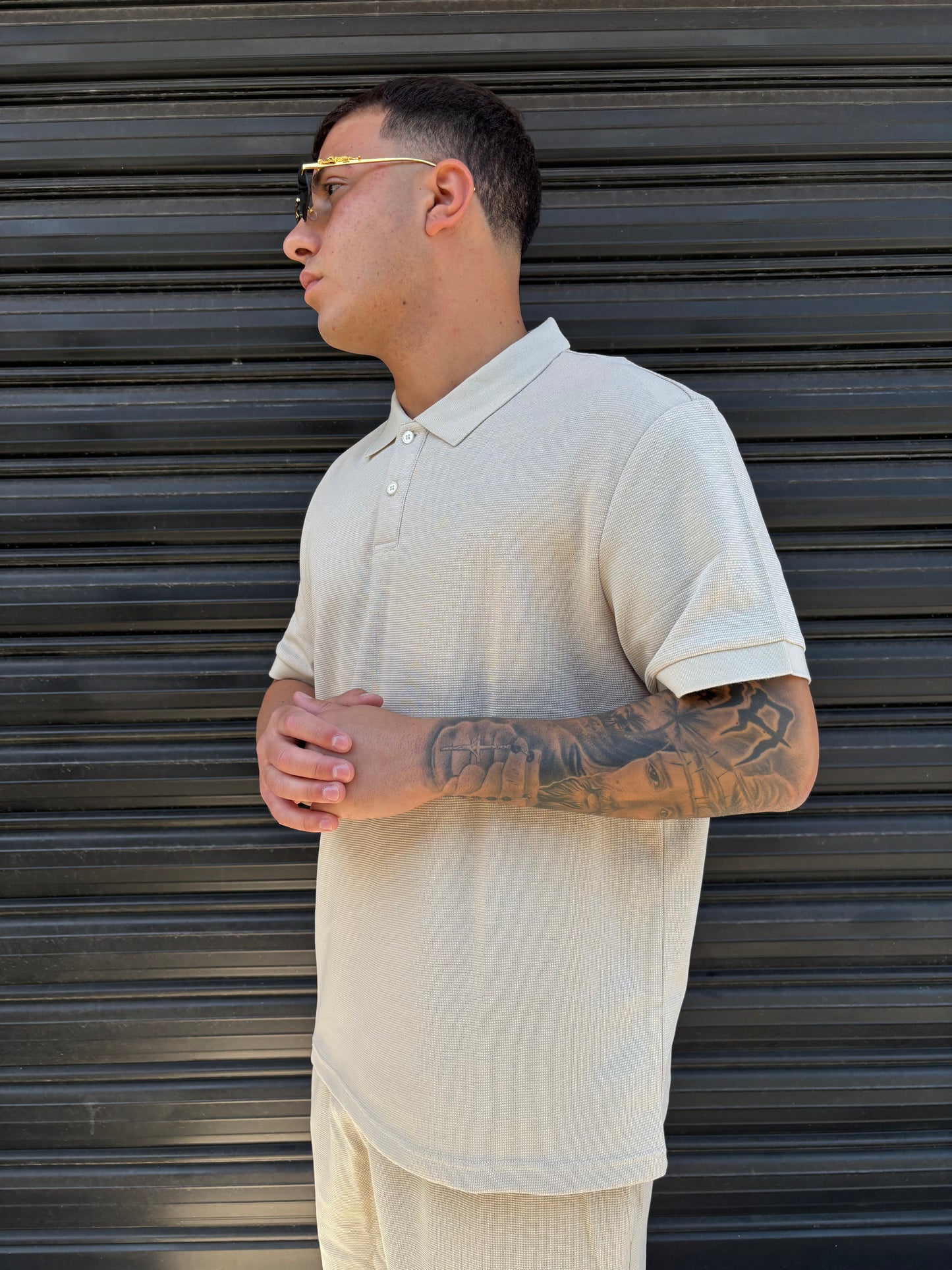 Completo polo e pantaloncino beige