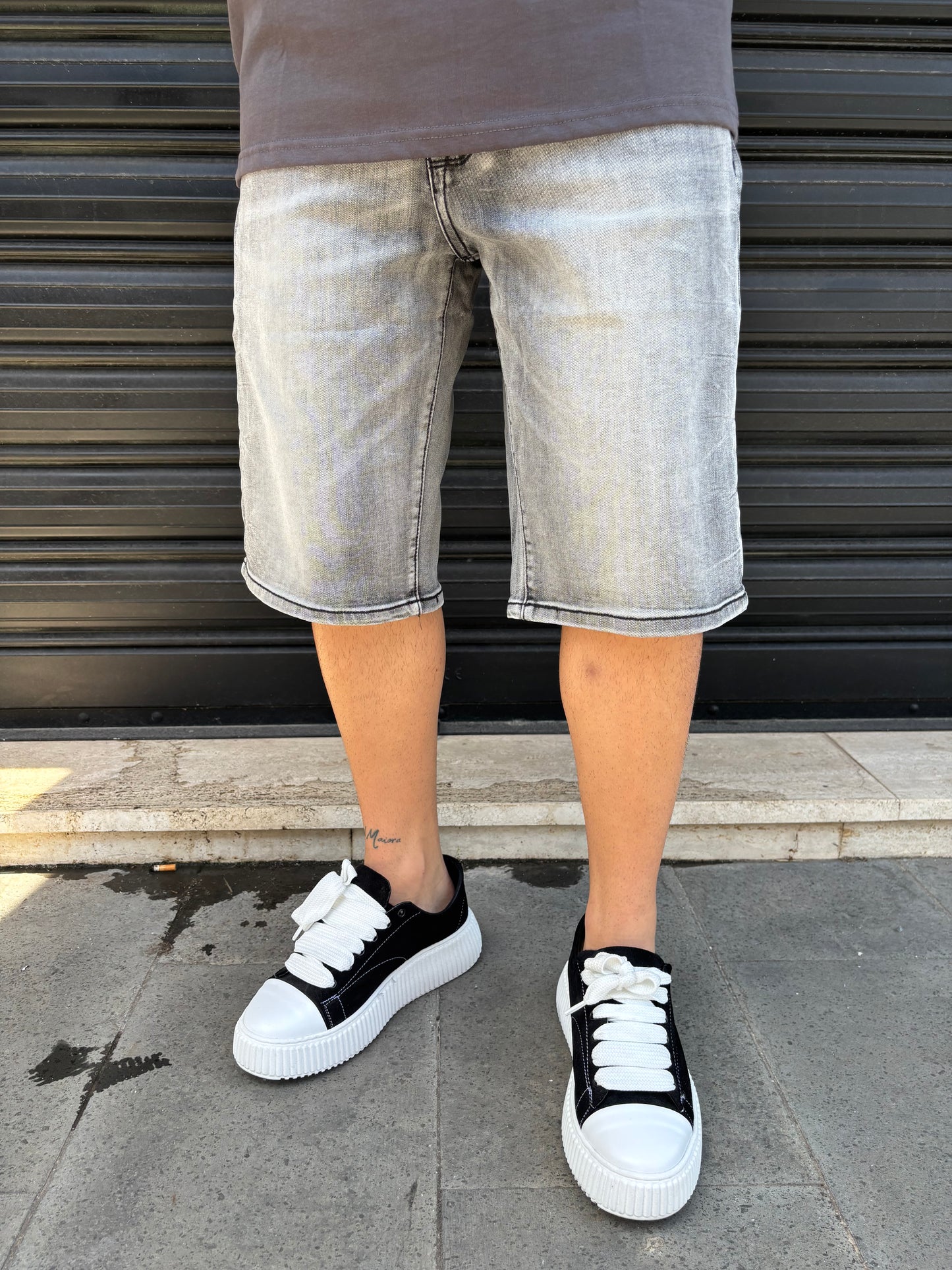 Pantaloncino di jeans grigio