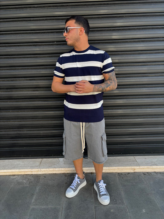 Maglia a righe bianca e blu traforata