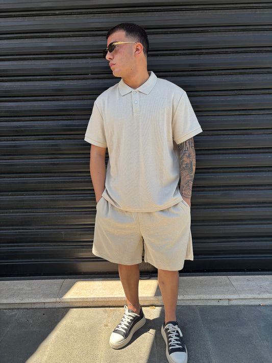 Completo polo e pantaloncino beige